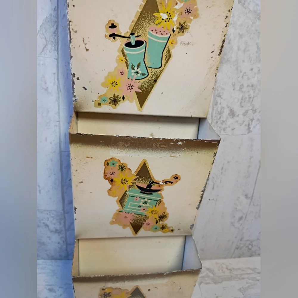 Vintage 1959’s/60’s wall mount mail organizer flower decor